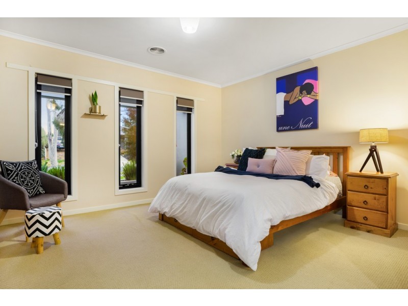 24 Canadian Crescent, Canadian VIC 3350