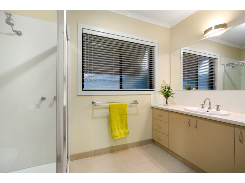 24 Canadian Crescent, Canadian VIC 3350