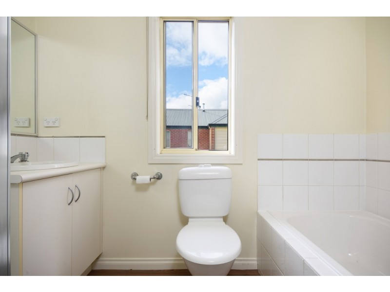 8 Bentley Place, Ballarat East VIC 3350