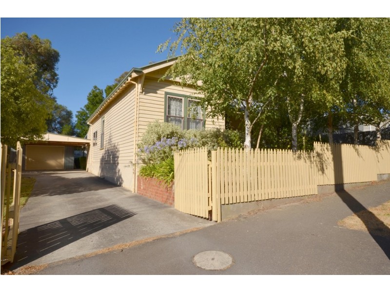 109 Cobden Street, Mount Pleasant VIC 3350