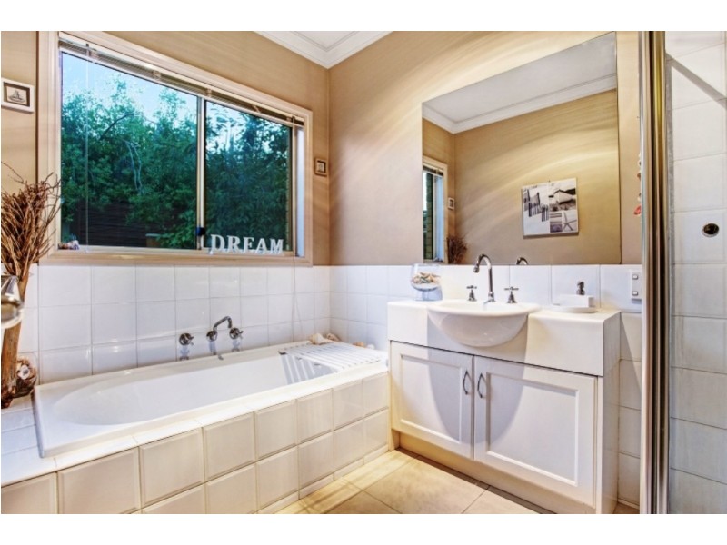 2 Canadian Springs Drive, Canadian VIC 3350