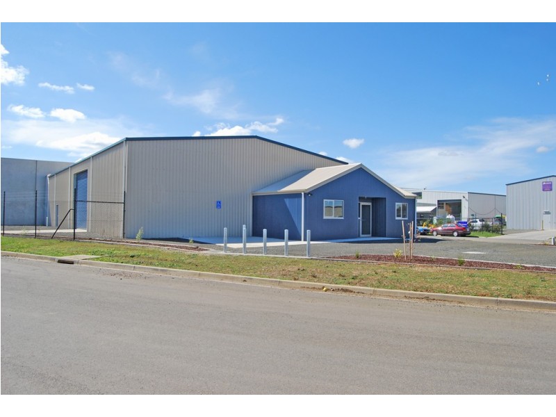 8 Villiers Drive, Wendouree VIC 3355