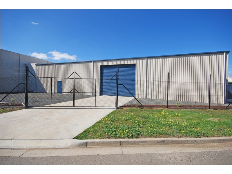 8 Villiers Drive, Wendouree VIC 3355