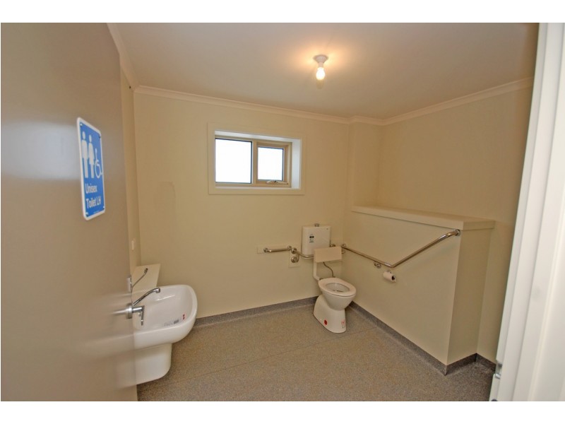 8 Villiers Drive, Wendouree VIC 3355