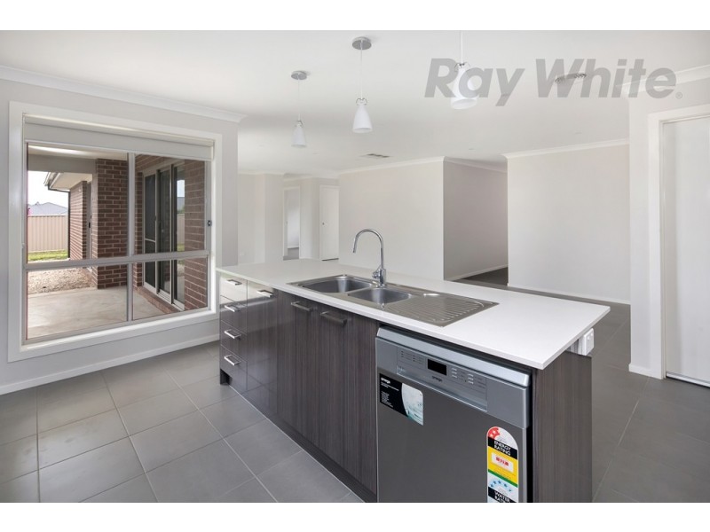 5 Jessica Way, Delacombe VIC 3356