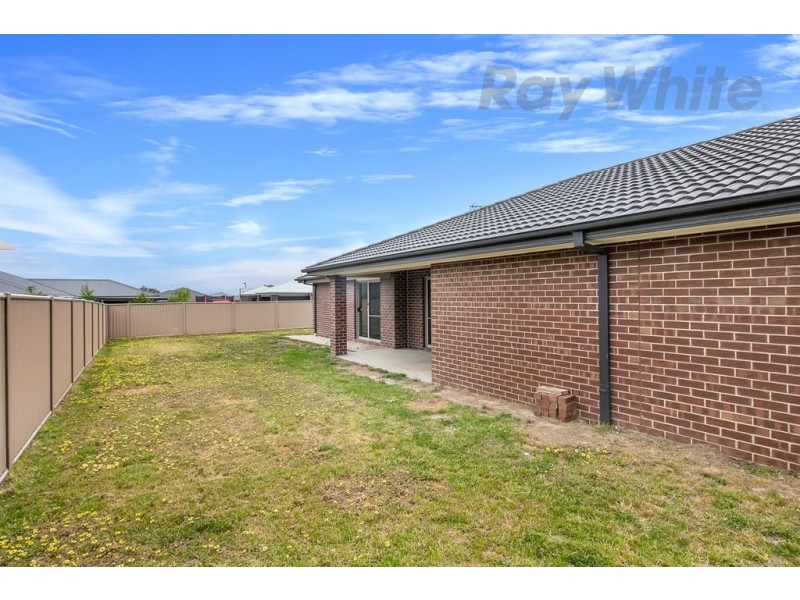 5 Jessica Way, Delacombe VIC 3356