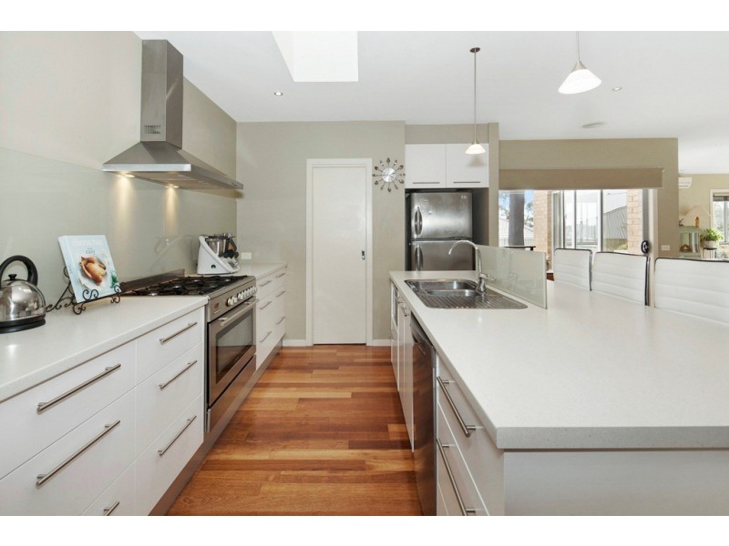 5 Catherine Court, Brown Hill VIC 3350