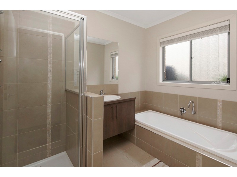 5 Catherine Court, Brown Hill VIC 3350