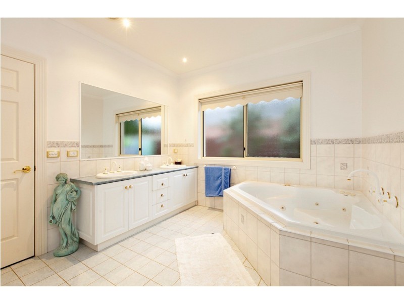 1118 Howitt Street, Wendouree VIC 3355