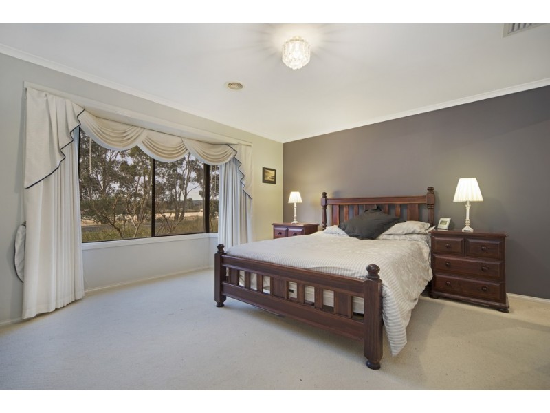 9 Bogong Avenue, Invermay Park VIC 3350