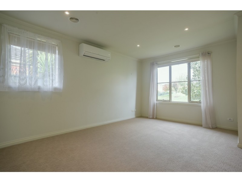 22 Somerset Avenue, Lake Gardens VIC 3355