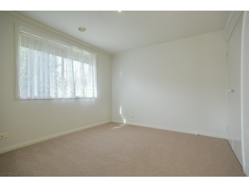 22 Somerset Avenue, Lake Gardens VIC 3355