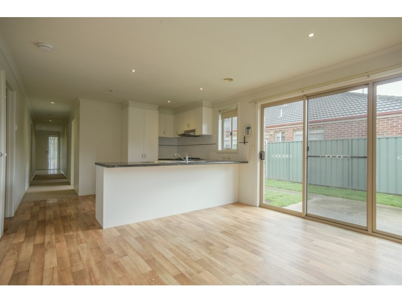 22 Somerset Avenue, Lake Gardens VIC 3355