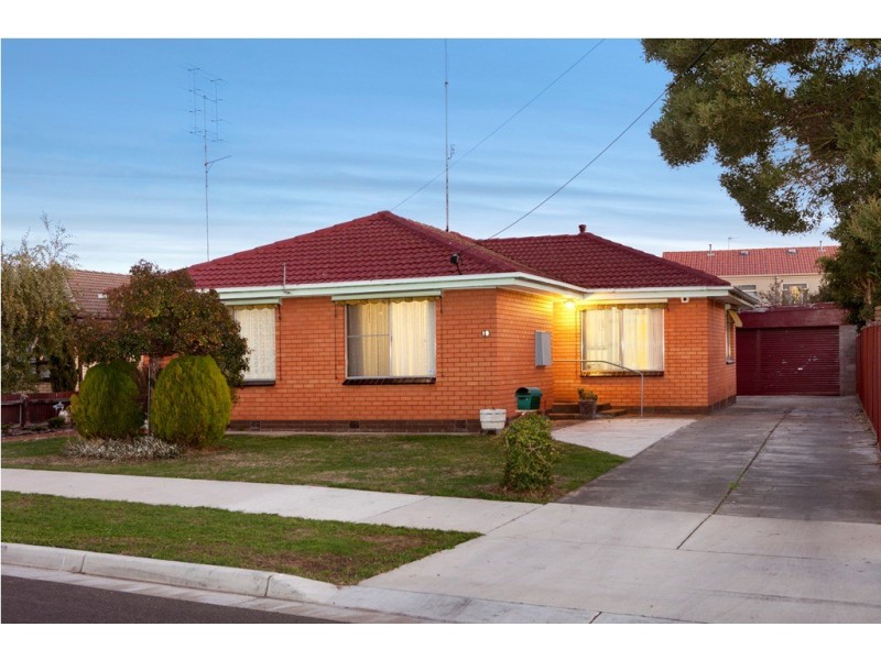 9 Bevtre Street, Sebastopol VIC 3356