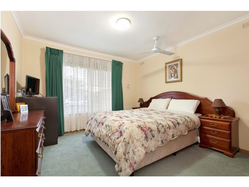 9 Bevtre Street, Sebastopol VIC 3356