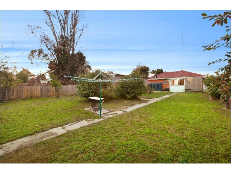 9 Bevtre Street, Sebastopol VIC 3356