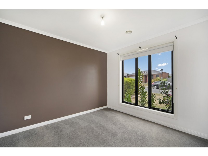 32 Ashwood Gardens, Mitchell Park VIC 3355