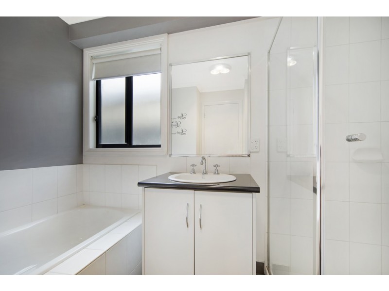 32 Ashwood Gardens, Mitchell Park VIC 3355