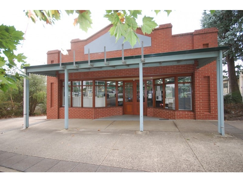 56 Albert St, Creswick VIC 3363