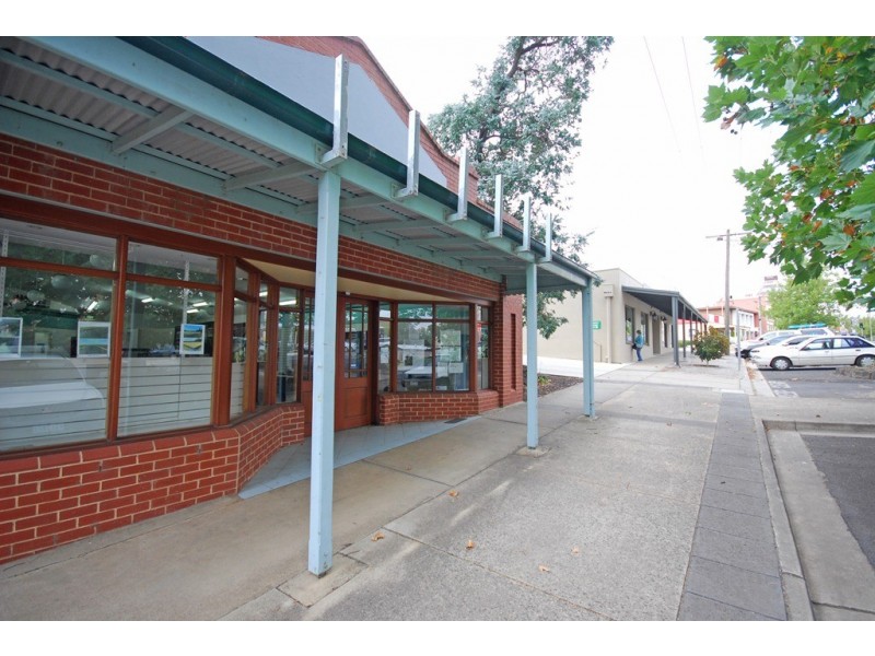 56 Albert St, Creswick VIC 3363