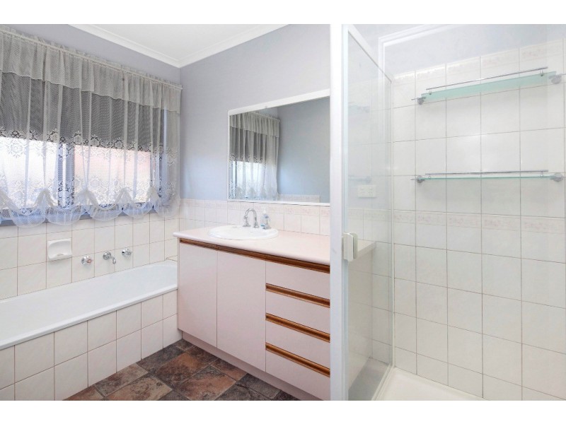 9 Shari Drive, Delacombe VIC 3356