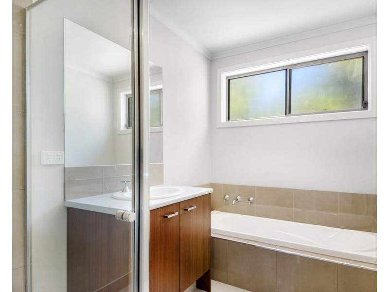 10 Deakin Drive, Delacombe VIC 3356