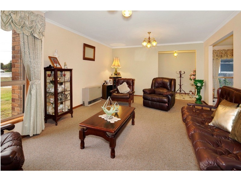 39 Albert St, Sebastopol VIC 3356