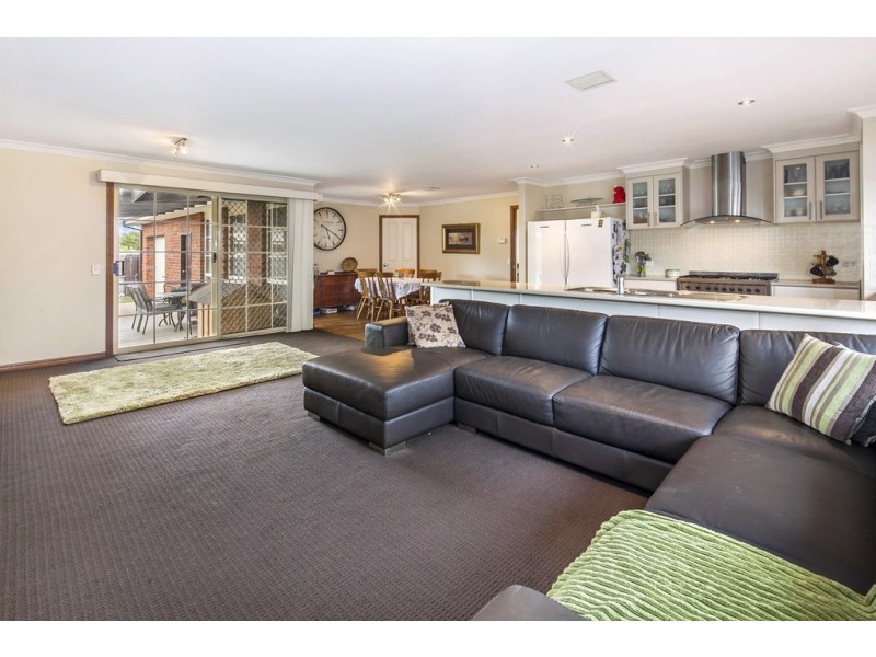 38 Robertson Drive, Alfredton VIC 3350