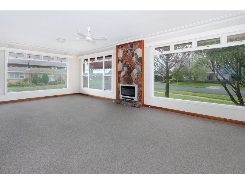 31 Browns Parade, Wendouree VIC 3355