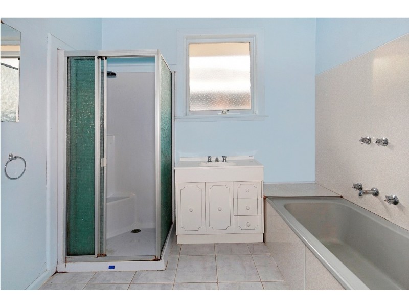 31 Browns Parade, Wendouree VIC 3355