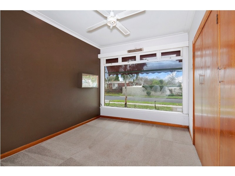 31 Browns Parade, Wendouree VIC 3355