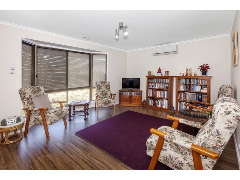 2/61 Grandview Grove, Wendouree VIC 3355