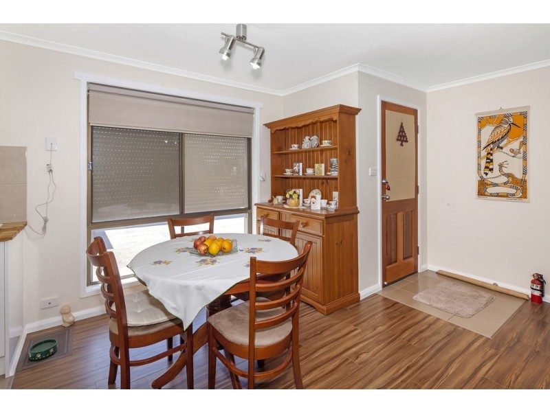 2/61 Grandview Grove, Wendouree VIC 3355