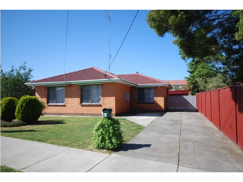 9 Bevtre Street, Sebastopol VIC 3356