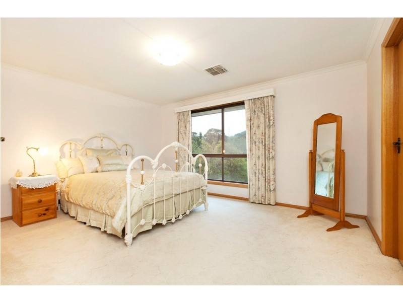 5 Duggan Street, Black Hill VIC 3350