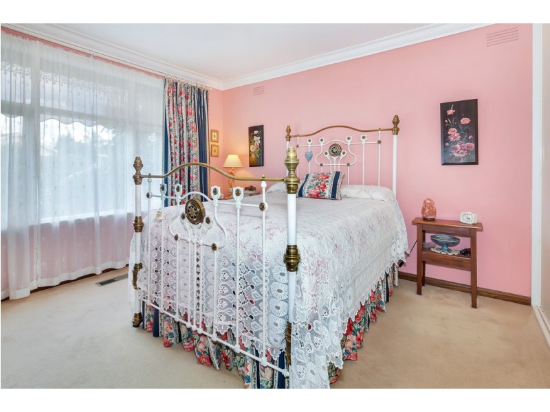 2 Pauls Crescent, Wendouree VIC 3355