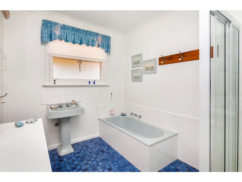 2 Pauls Crescent, Wendouree VIC 3355