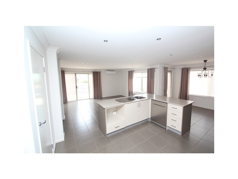 52 Waterford Drive, Miners Rest VIC 3352