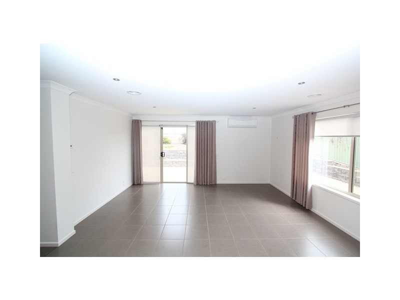 52 Waterford Drive, Miners Rest VIC 3352