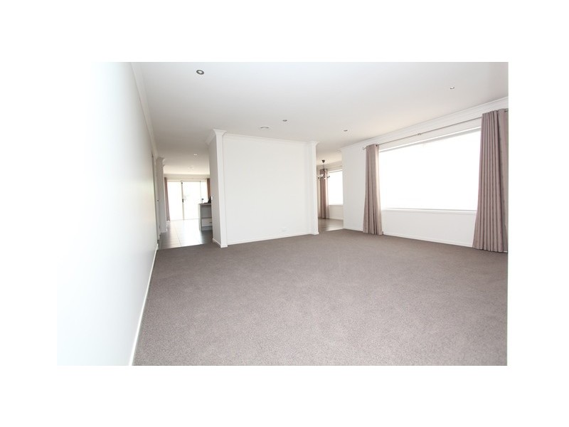 52 Waterford Drive, Miners Rest VIC 3352