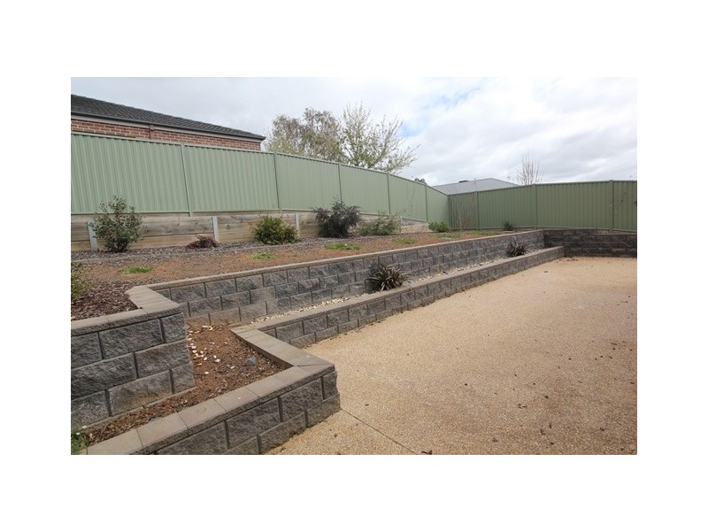 52 Waterford Drive, Miners Rest VIC 3352