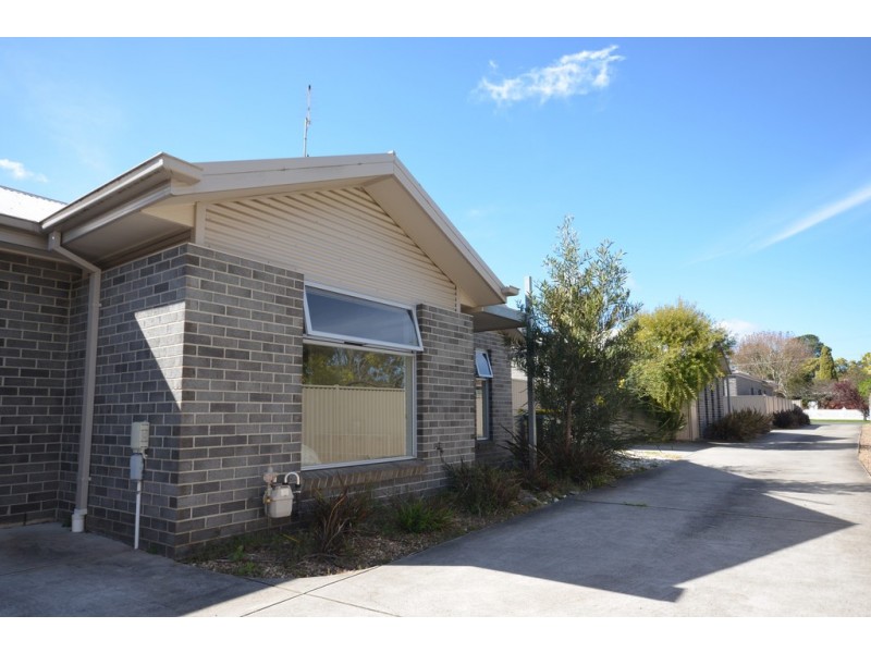 2/11 Canterbury Street, Brown Hill VIC 3350