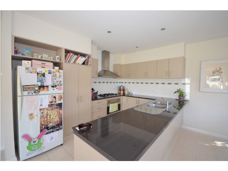 2/11 Canterbury Street, Brown Hill VIC 3350