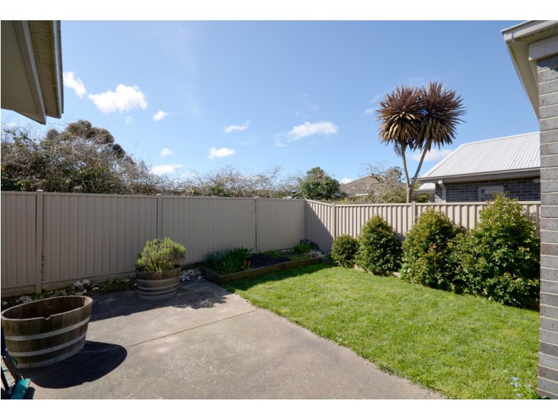2/11 Canterbury Street, Brown Hill VIC 3350