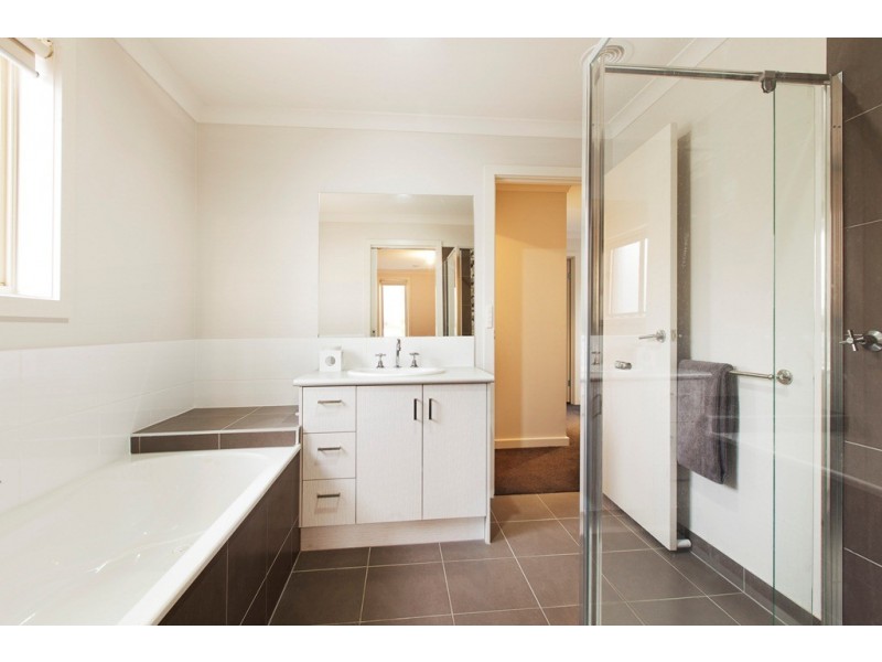 10 Newhaven Close (917 Tress Street), Mount Pleasant VIC 3350