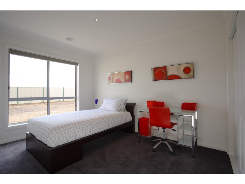 15 Robilliard Way, Sebastopol VIC 3356