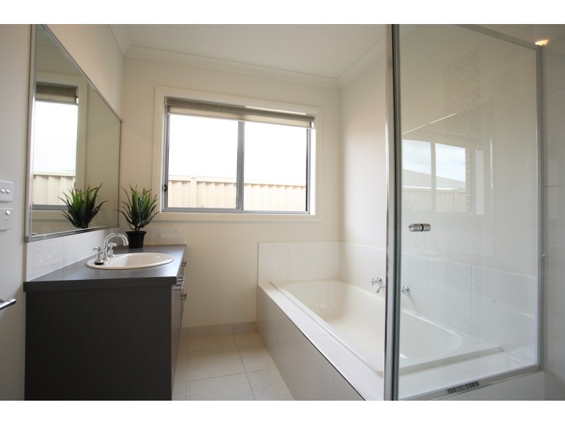 15 Robilliard Way, Sebastopol VIC 3356