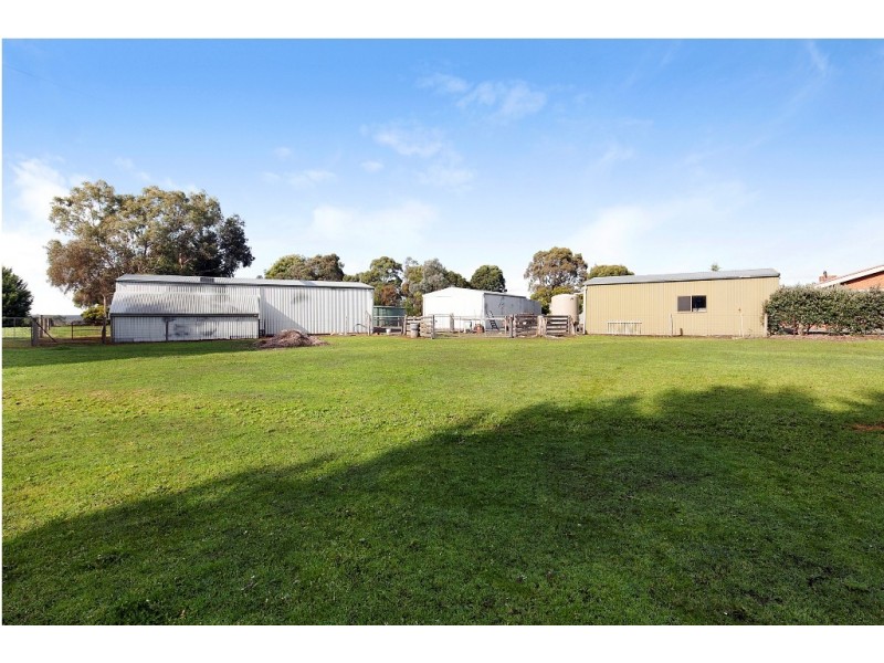 15 Blackberry Lane, Haddon VIC 3351