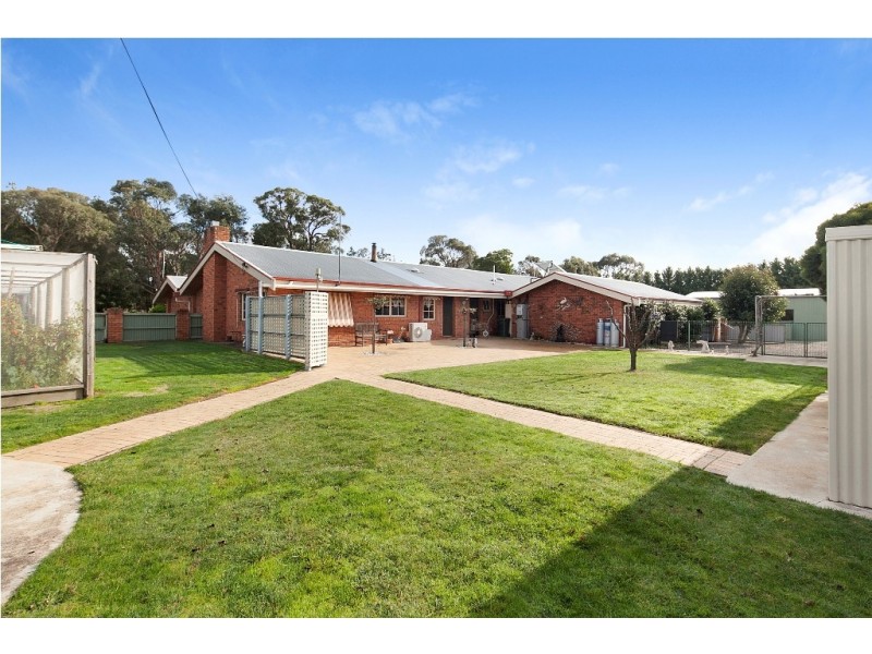 15 Blackberry Lane, Haddon VIC 3351