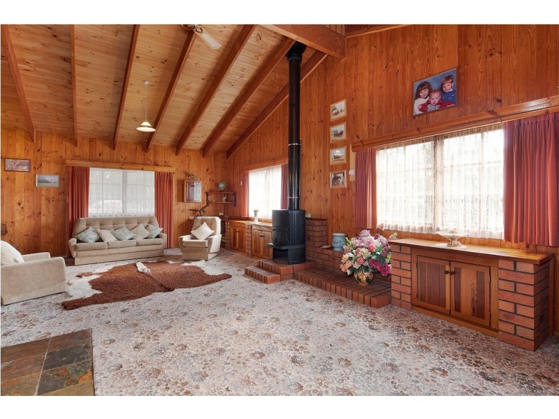 15 Blackberry Lane, Haddon VIC 3351